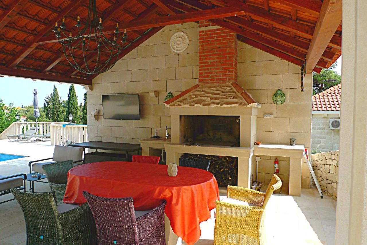 Ursa Minor Villa Sumartin Exterior photo