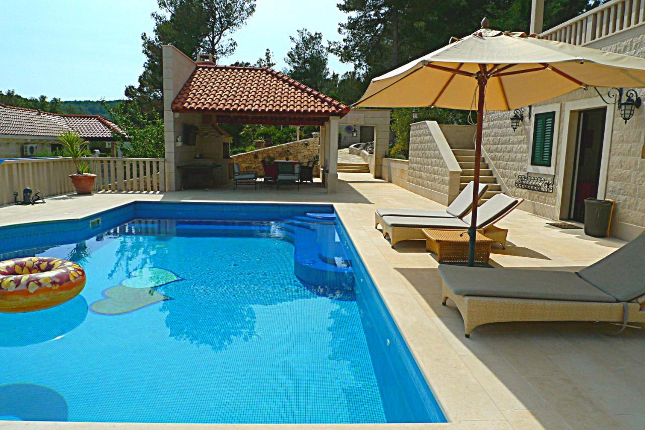 Ursa Minor Villa Sumartin Exterior photo